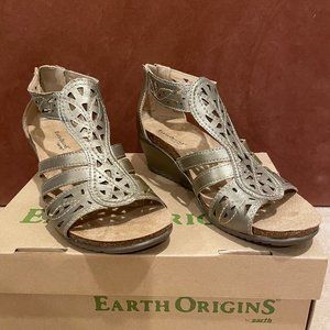 Earth Originals Kingsley Platinum Leather Wedge Gladiator Sandal Size 9M
